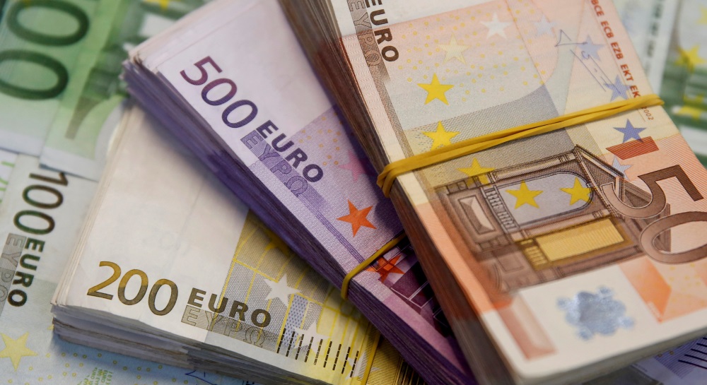 Vlera rekord, rritet pothuajse me 40 per qind kreditimi ne euro